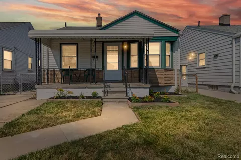 582 Mill St, Lincoln Park, MI 48146