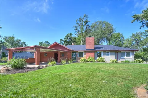 3142 Adele Ter, Commerce, MI 48382