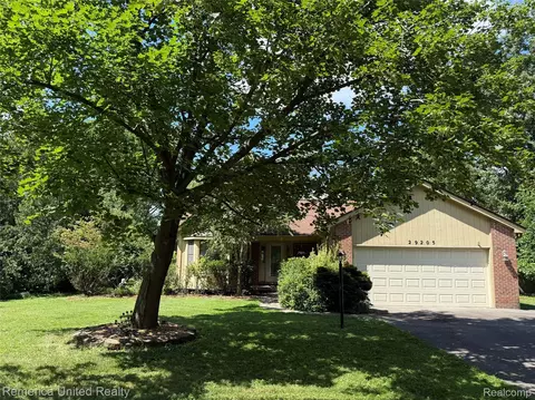 29205 Greening St, Farmington, MI 48334