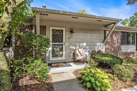 29761 Farmbrook Villa Ln, Southfield, MI 48034