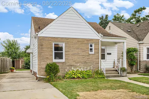 1409 Mill St, Lincoln Park, MI 48146