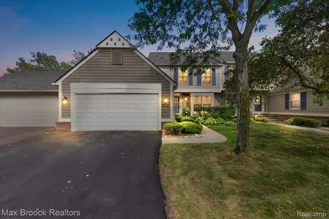 2531 Essex Ln, Bloomfield Hills, MI 48304
