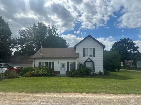 10237 Rice St, Maybee, MI 48159
