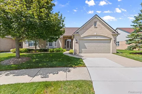43120 Creek Ct #81, Clinton Township, MI 48038
