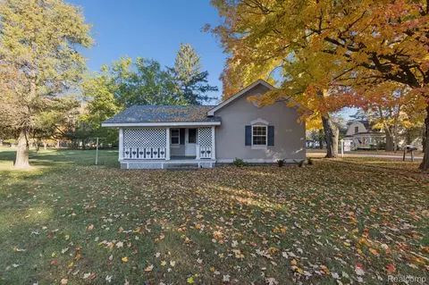 603 N Line St, Chesaning, MI 48616