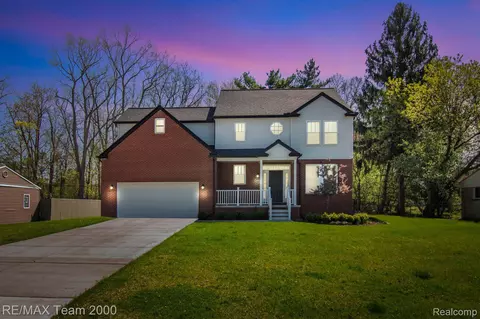 24050 Sunnypoint Dr, Southfield, MI 48033