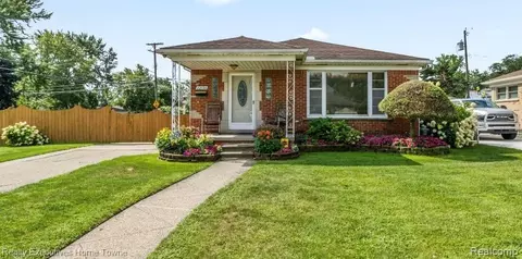 22136 Trombly St, Saint Clair Shores, MI 48080