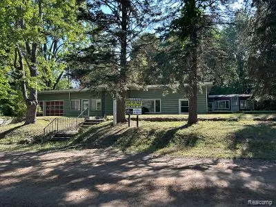 4831 Georgia Dr, Lake Orion, MI 48359