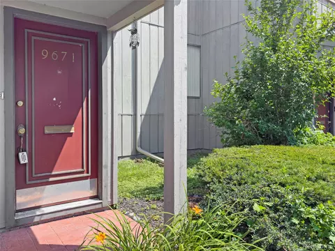 9671 Harbour Cove Ct, Ypsilanti, MI 48197
