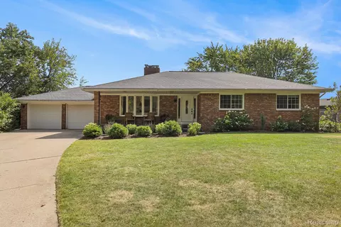 11332 Denton Hill Rd, Fenton, MI 48430