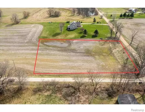 N Schrepfer Road, Howell, MI 48855