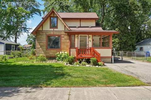 33 Goldner Ave, Waterford, MI 48328
