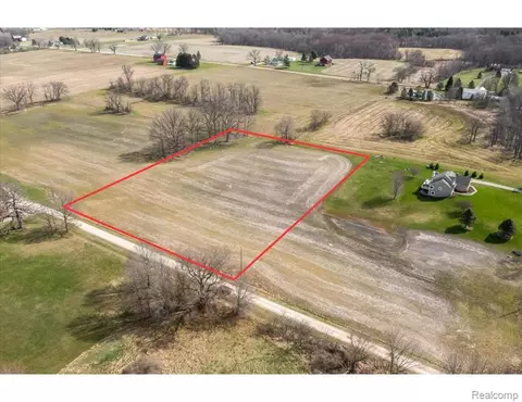 L Schrepfer Road, Howell, MI 48855