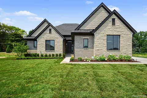 56211 Stone Falcon Dr, Shelby Township, MI 48315