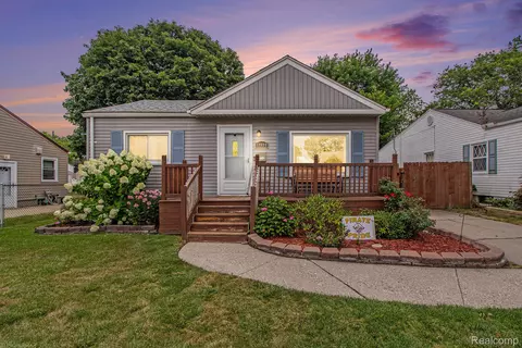 17555 Reno St, Riverview, MI 48193