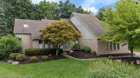 24454 Redwing Dr, Novi, MI 48374