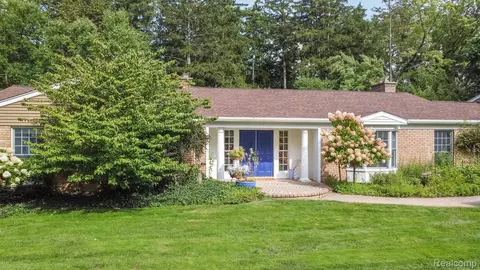 3617 Walbri Dr, Bloomfield Hills, MI 48304