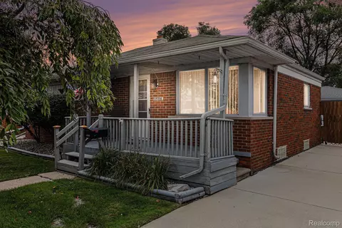 25216 Collingwood St, Roseville, MI 48066