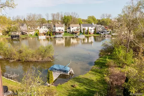 1389 S Cass Lake Rd, Waterford, MI 48328