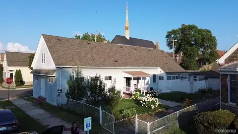 2354 Norwalk St, Hamtramck, MI 48212