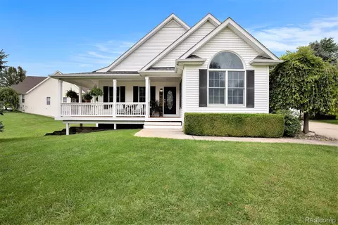 3677 Wedgewood Dr, Lapeer, MI 48446