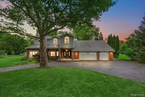 28028 Alycekay St, Farmington Hills, MI 48334