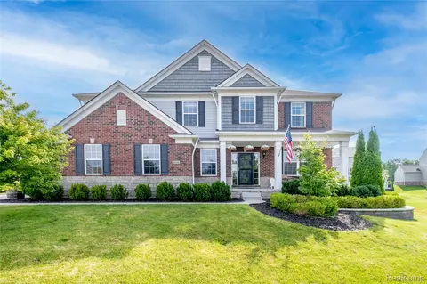 25000 Carriage Ln, South Lyon, MI 48178