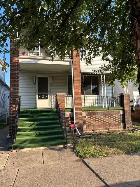 2616 Yemans St, Hamtramck, MI 48212