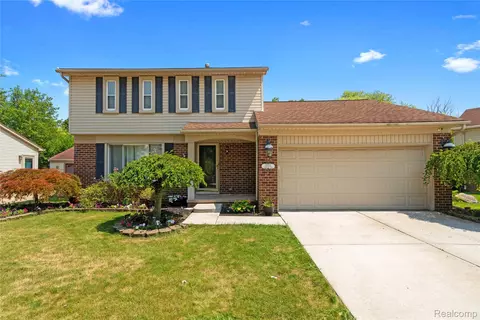 19104 Arlington Dr, Woodhaven, MI 48183