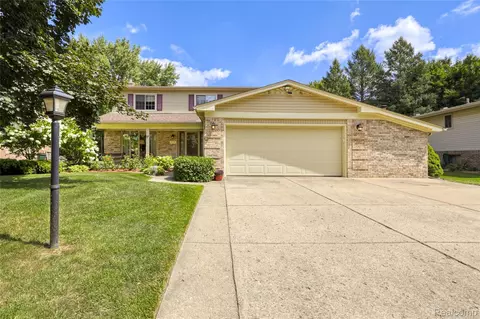 7776 S Royal Ct, Canton, MI 48187