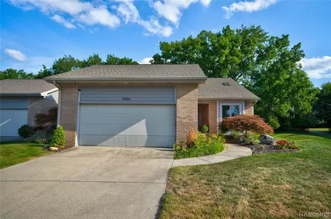 5366 Warwick Trl, Grand Blanc, MI 48439