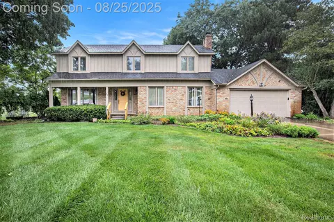 9125 Burning Tree Dr, Grand Blanc, MI 48439