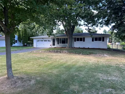 3709 Havens Ln, Auburn Hills, MI 48326