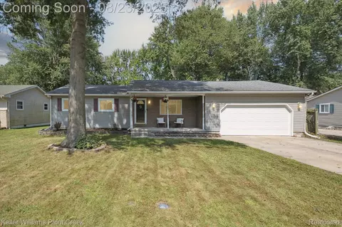 583 Market St, Algonac, MI 48001
