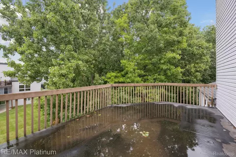 2830 Breckenridge Dr, Genoa, MI 48114
