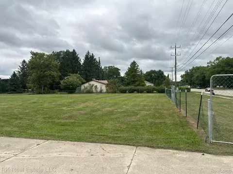 27365 Ryan Rd, Warren, MI 48092