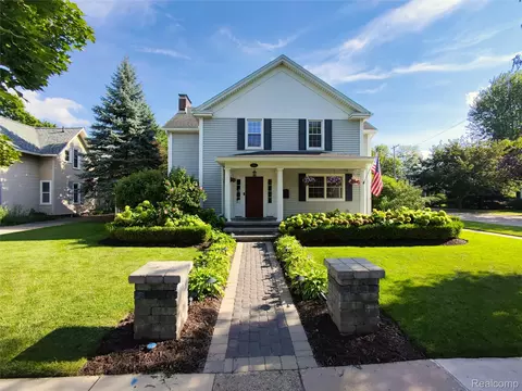 304 E Lake St, South Lyon, MI 48178