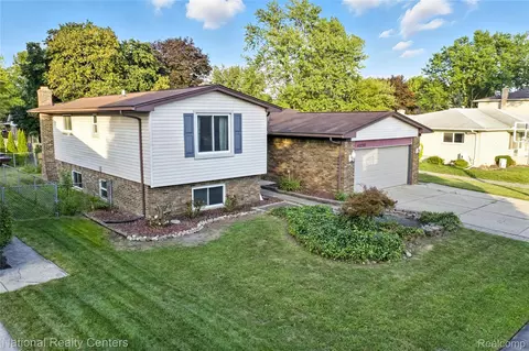 42700 Versailles Rd, Canton, MI 48187