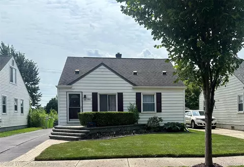 880 E Rowland Ave, Madison Heights, MI 48071