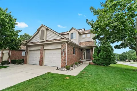 1339 Azalea Ln, Waterford, MI 48327