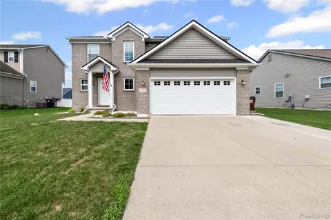 2141 Teton Ave, Monroe, MI 48162