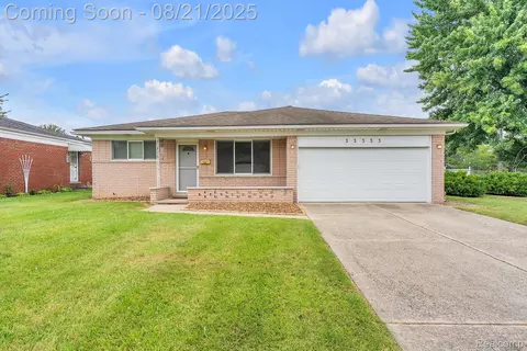 33333 Groth Dr, Sterling Heights, MI 48312