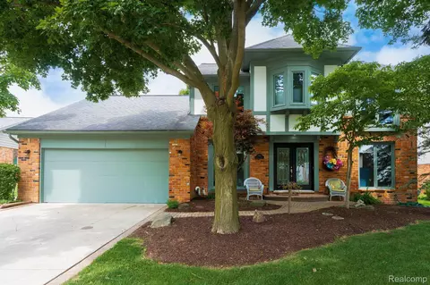 1819 Quincy Dr, Rochester Hills, MI 48306
