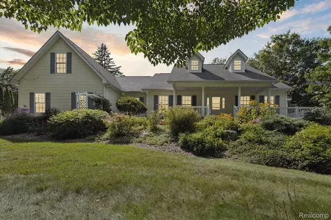 7127 Perry Lake Rd, Independence, MI 48346