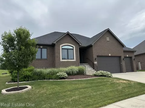 62752 Sawgrass Dr, Washington, MI 48094