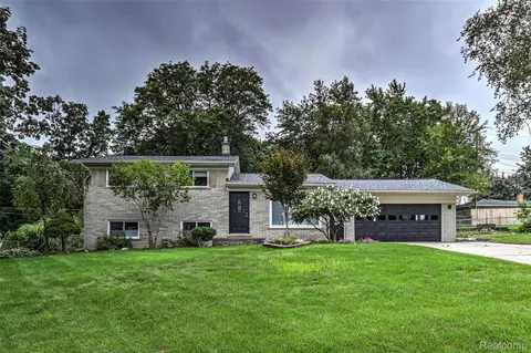 52461 Pappy Ln, Shelby Township, MI 48316
