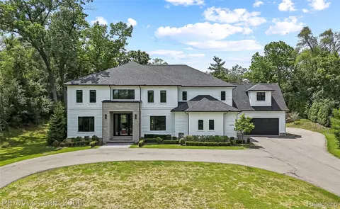 32575 Romsey Rd, Franklin, MI 48025