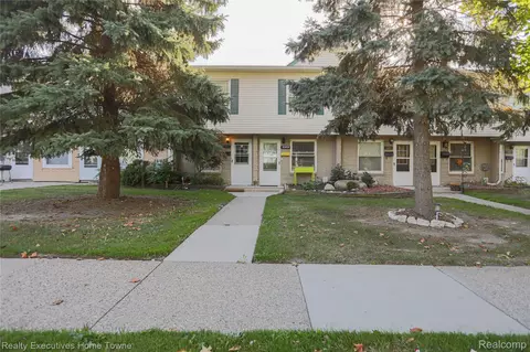 119 Floral Ave, Mount Clemens, MI 48043