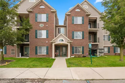 14203 Pinehurst Ln, Grand Blanc, MI 48439