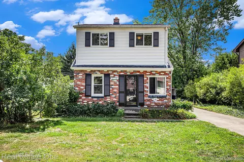 2170 Chancery Dr, Troy, MI 48085